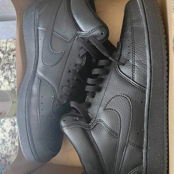 Nike high tops. - Picture 2 of 3